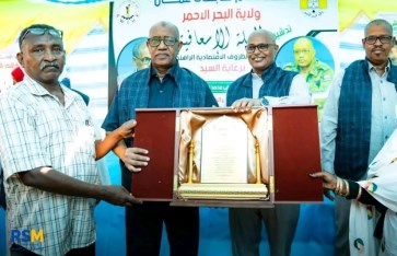 والي البحر الأحمر يدشن السلة الإسعافية للعاملين بالولاية