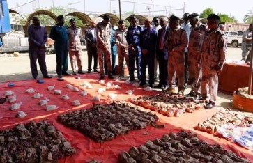 الجمارك السودانية تضبط 177 ألف حبة كبتاجون ومواد تفجير بالبحر الأحمر