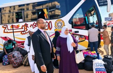 وزير التربية السوداني يستقبل أكثر من 500 عائد من مصر ضمن الفوج قبل الأخير لمنسوبي الوزارة