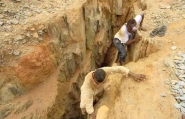 مقتل خمسة معدنين إثر انهيار بئر للتعدين في وادي حلفا