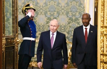 البرهان وبوتين يبحثان في موسكو تعزيز التعاون الاقتصادي والاستثماري وموقف روسيا من الحرب في السودان
