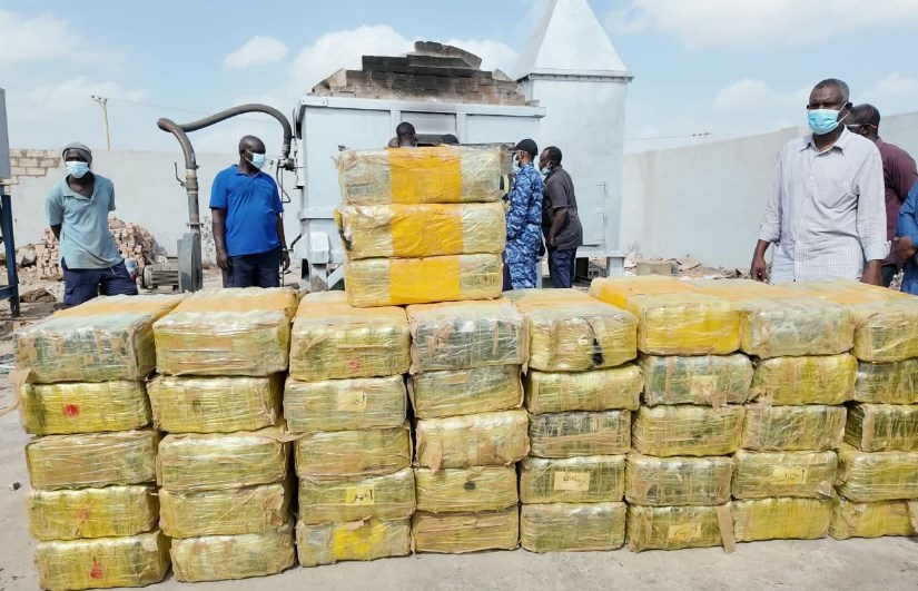 الجمارك السودانية تبيد 430 كيلوجرامًا من مخدر الآيس بالبحر الأحمر