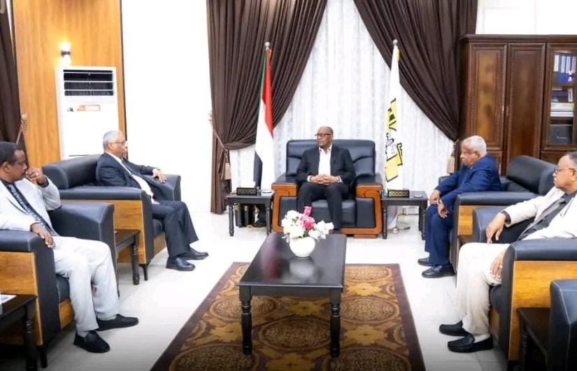والي البحر الأحمر يبحث مع مدير البنك الزراعي تطوير مشروع طوكر