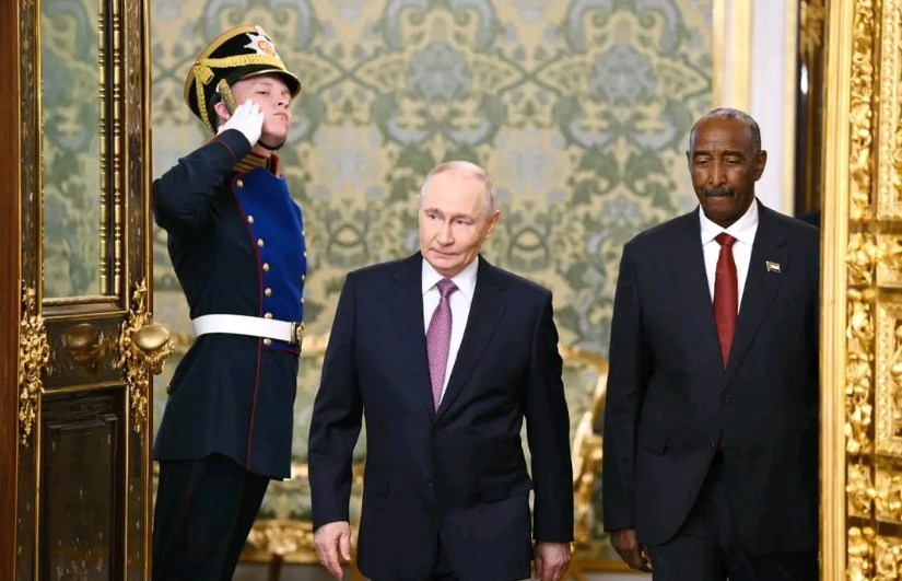 البرهان وبوتين يبحثان في موسكو تعزيز التعاون الاقتصادي والاستثماري وموقف روسيا من الحرب في السودان