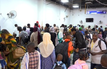 وصول أول فوج من اللاجئين السودانيين من يوغندا إلى بورتسودان
