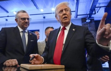 الرئيس الأمريكي ومستشاره مسعد بواس