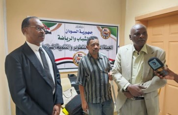 البروفيسور أحمد آدم