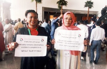 قفة مناصرة للمرأة 