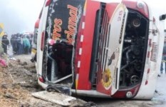 وفاة 13 وإصابة 34 في حادث سقوط حافلة في نيبال