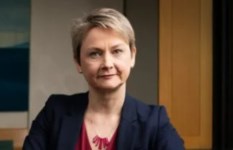 وزيرة الخارجية البريطانية إيفيت كوبر