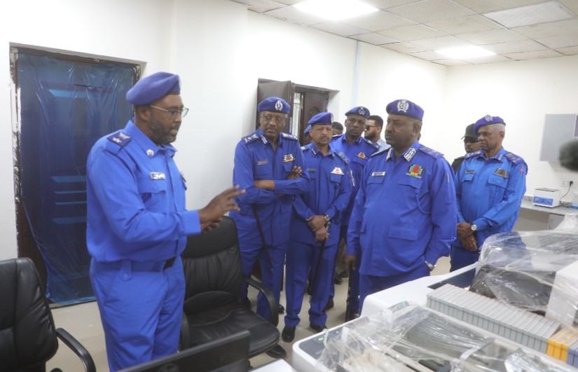 مدير عام قوات الشرطة يتفقد دائرة شؤون الأجانب