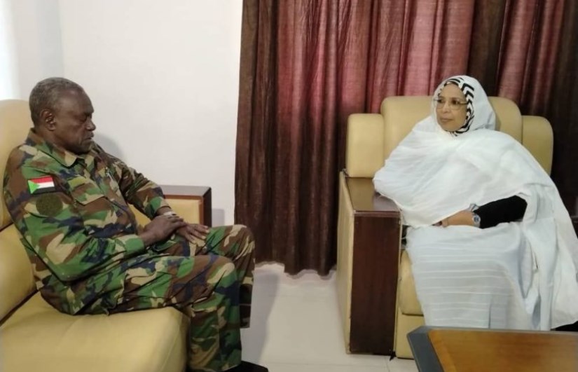 وزيرة مجلس الوزراء مع والي الخرطوم