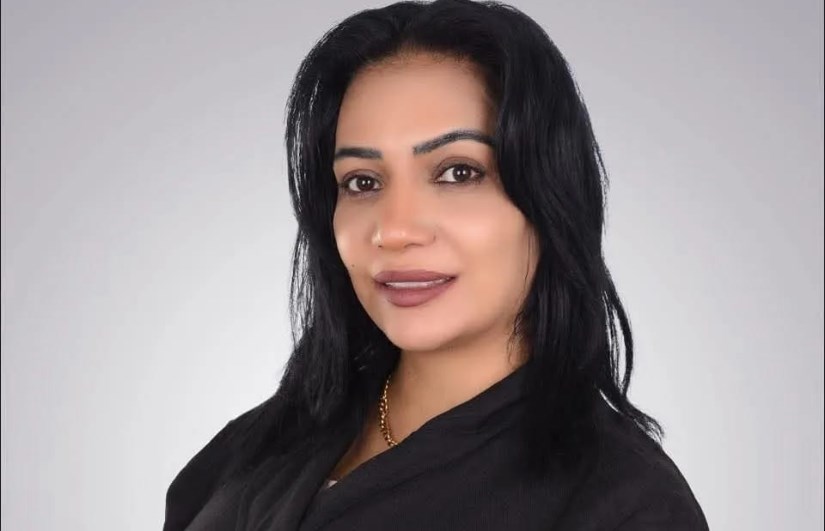 سالي زكي  القيادية في الكتلة الديمقراطية