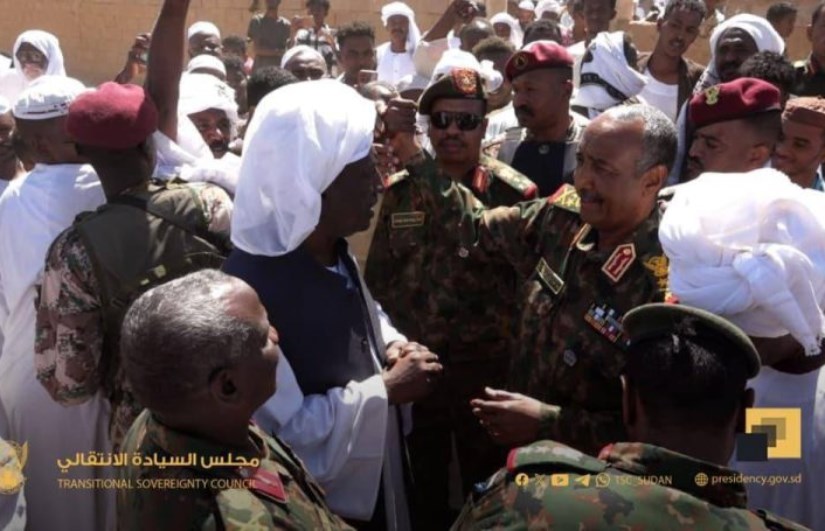 رئيس مجلس السيادة يقدم واجب العزاء