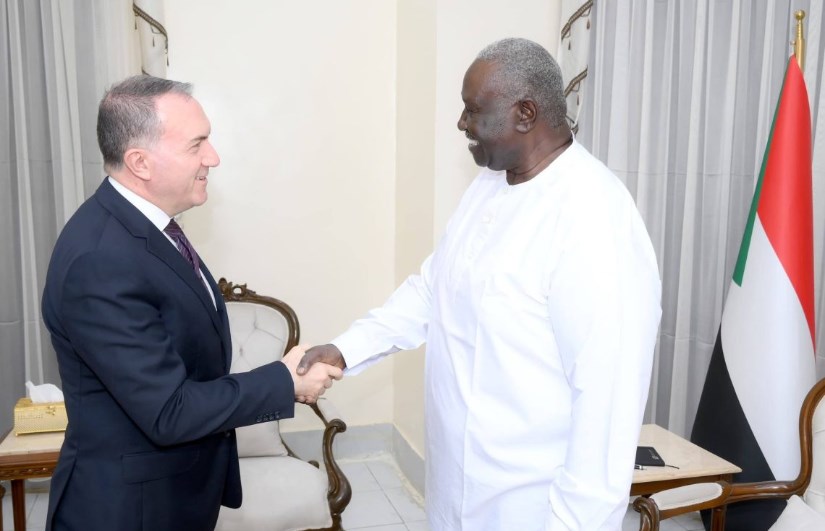 خلال الاجتماع 