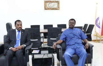 وزير الموارد البشرية والرعاية الاجتماعية 