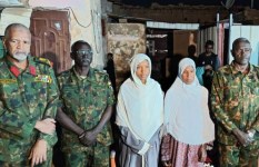 استشهاد 3من أسرة واحدة.. والي الخرطوم يزور أسر شهداء الكرامة باللاماب ويؤكد رعايتهم