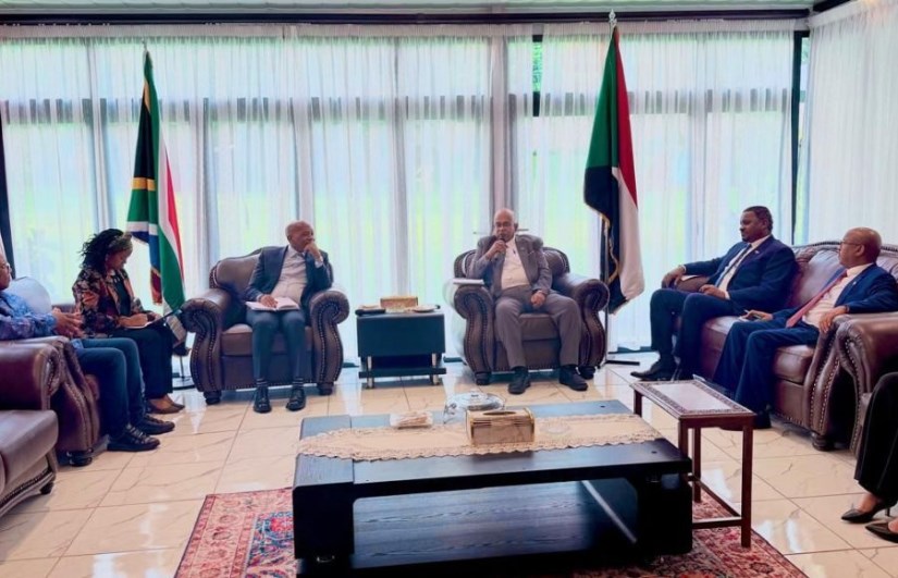 وزير الطاقة والتعدين مع نظيره الجنوب أفريقي كوزينتسو راموكغوبا