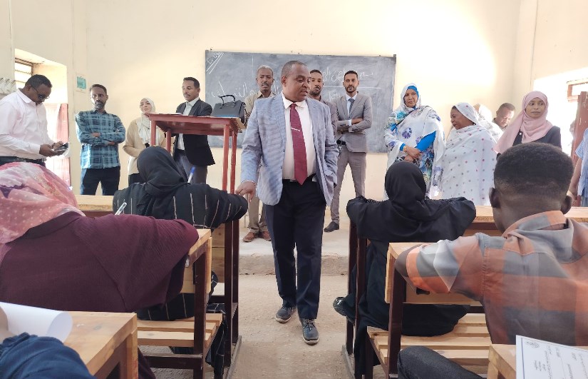 مدير جامعة بخت الرضا يتفقد سير الامتحانات