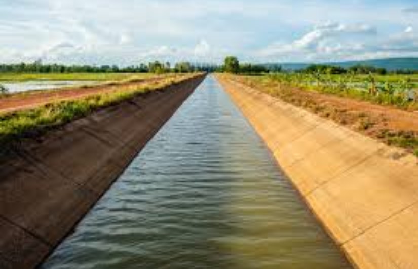 صيانة قنوات الري