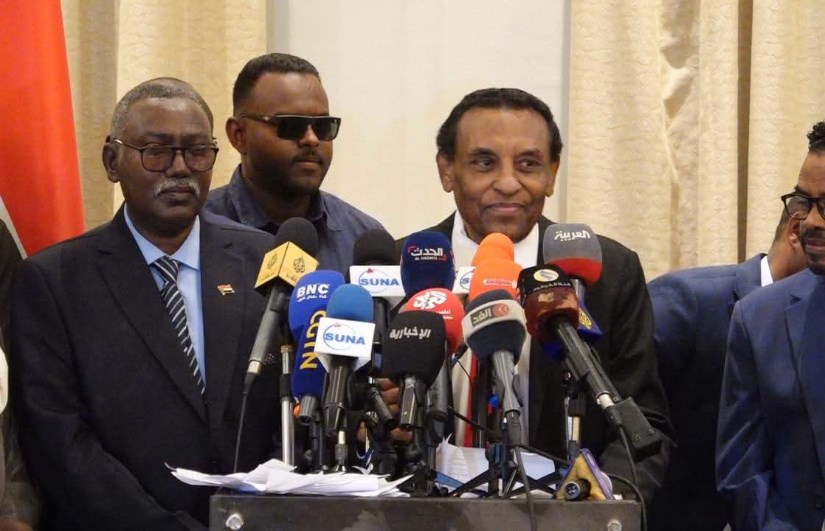 جانب من مراسم توقيع ميثاق الصلح