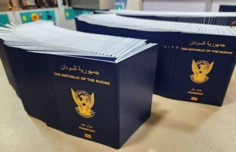 تسليم جوازات السفر للسودانيين