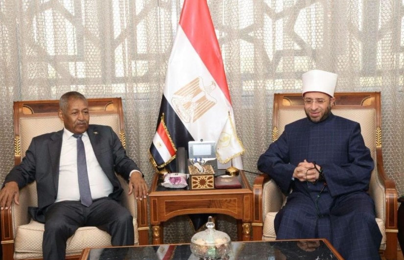 وزير الأوقاف والسفير السوداني