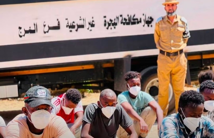 ترحيل مهاجرين من ليبيا